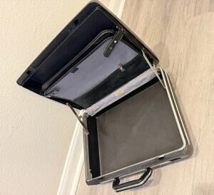 vintage SAMSONITE hard shell BRIEFCASE black 18x14x5 suitcase CARRY-ON black 80s